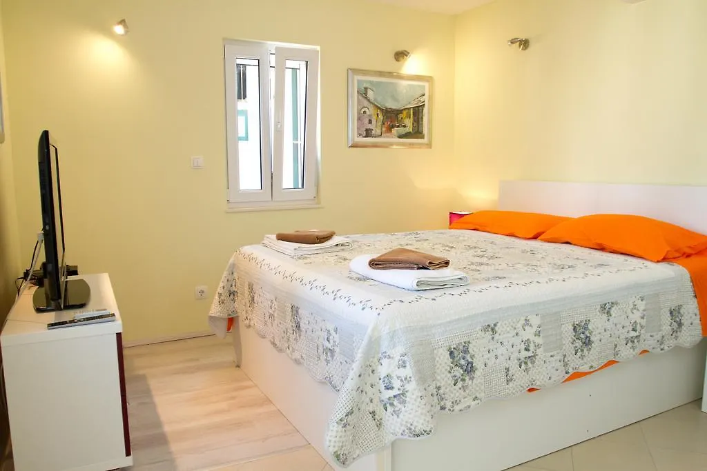 Apartments & Rooms Toni Split