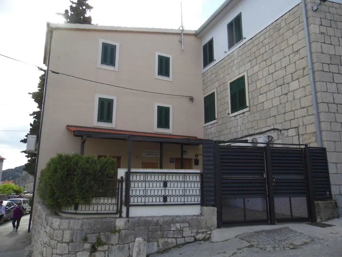 Apartments & Rooms Toni Split 3*,
